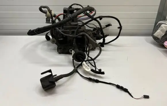 Audi Q7 4M Air suspension compressor/pump 4M0616005G
