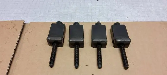 Volkswagen Golf V Fuel Injector clamp holder 