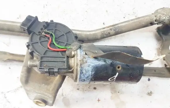 Peugeot 206 Wiper motor 0390241360