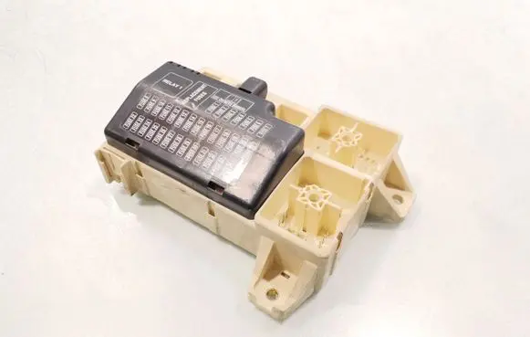 Jaguar S-Type Fuse module 4R8T14A067AB