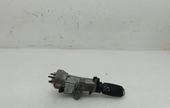 Volkswagen PASSAT B5.5 Ignition lock 4B0905851B