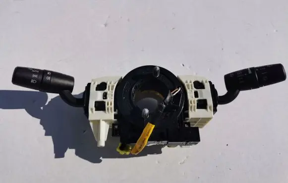 Mazda 3 III Tailgate/trunk/boot open switch 