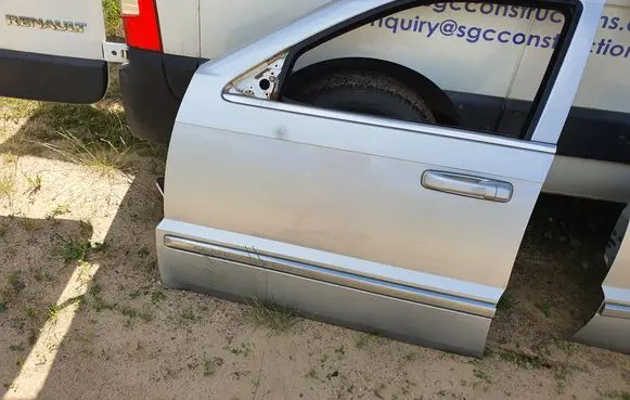 Jeep Cherokee Front door