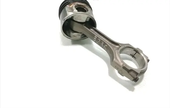 Honda CR-V Piston with connecting rod 