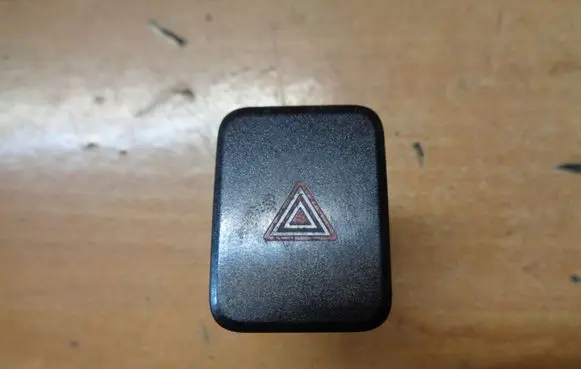 Toyota Auris E180 Hazard light switch 8433202190