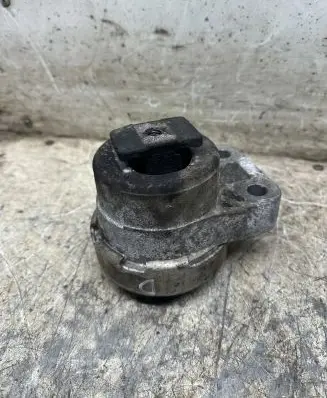 Ford S-MAX Engine mount bracket