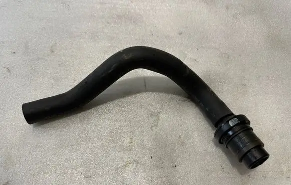 Engine coolant pipe/hose