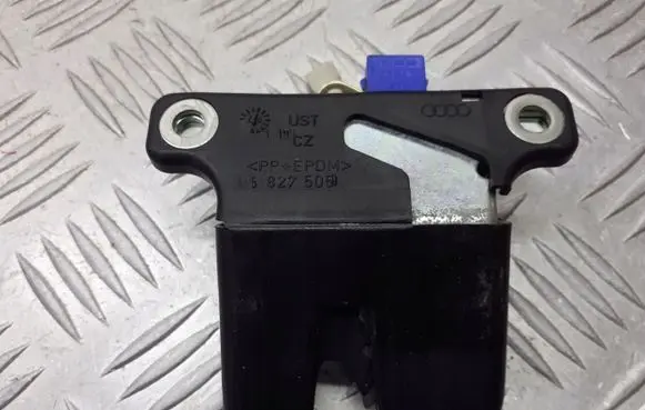 Audi A6 S6 C5 4B Tailgate/trunk/boot lock/catch/latch 4B5827505