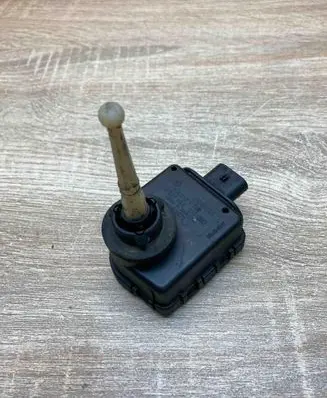 Chrysler Voyager Headlight level adjustment motor 4676678 0307852330