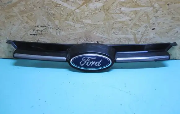 Ford Focus Front bumper upper radiator grill