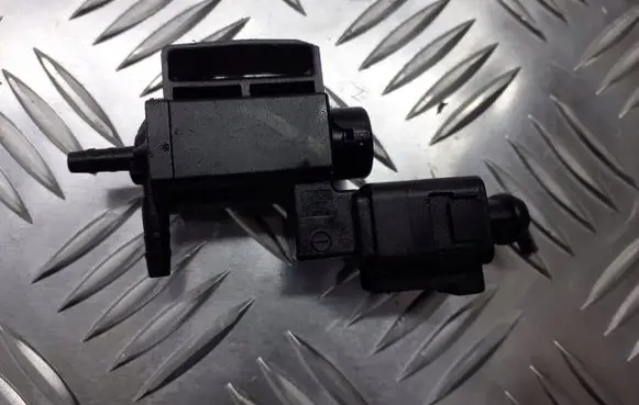 Volkswagen Jetta V Valve vacuum 