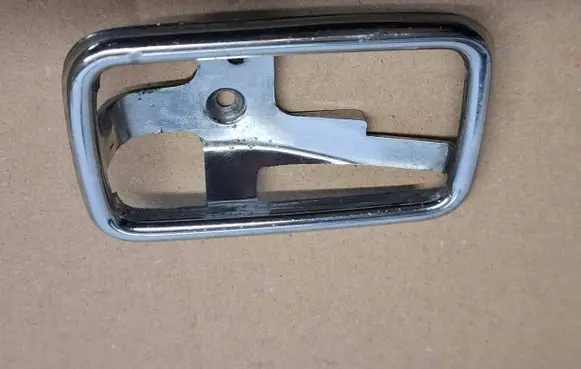 Mercedes-Benz W123 Front door handle cover 1087660511 KAW2822
