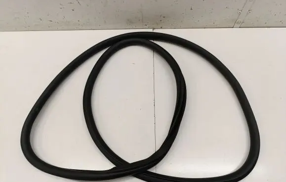 Mercedes-Benz E W214 Rear door rubber seal (on body) 