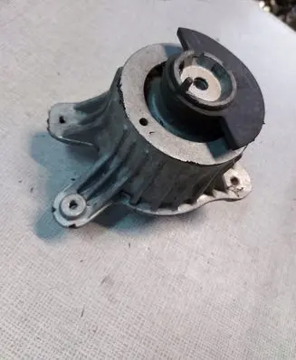 Mercedes-Benz C W205 Engine mount bracket A2132400500