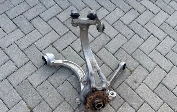 Rear wheel hub