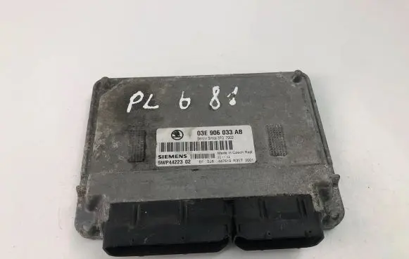 Skoda Fabia Mk1 (6Y) Engine control unit/module 03E906033AB