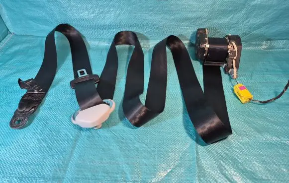 Volkswagen Caddy Front seatbelt 2K0857805F 34074355 65710