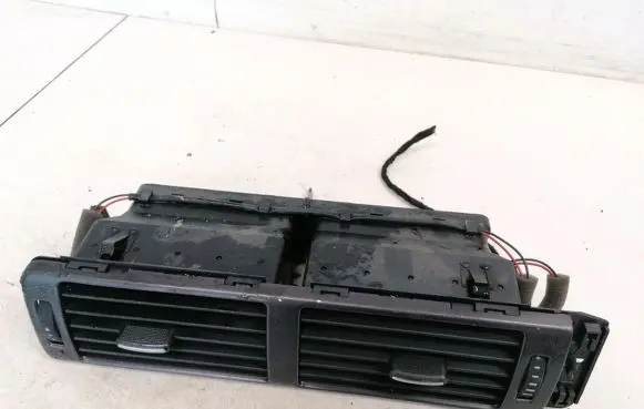 Audi A6 S6 C5 4B Dash center air vent grill 4B1820951