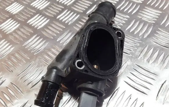 Volkswagen Caddy Engine coolant pipe/hose 03G121132