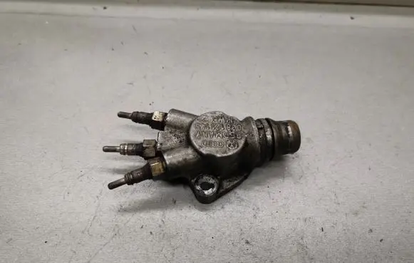 Volkswagen PASSAT B5 Coolant heater 038121145