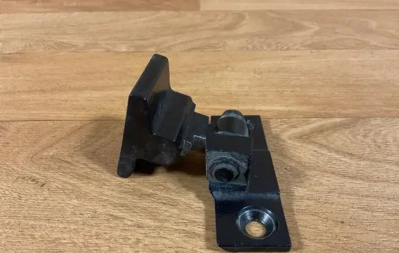 BMW 5 E60 E61 Rear door upper hinge 7068087