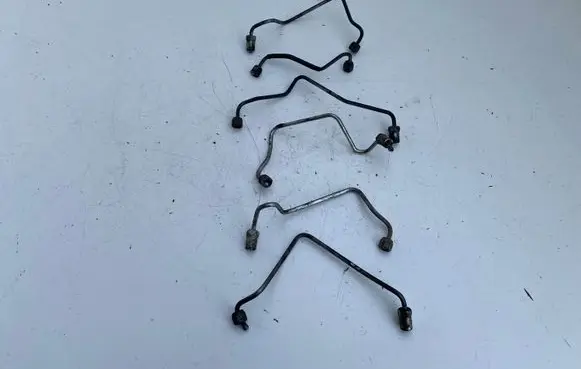 Fuel injector supply line/pipe