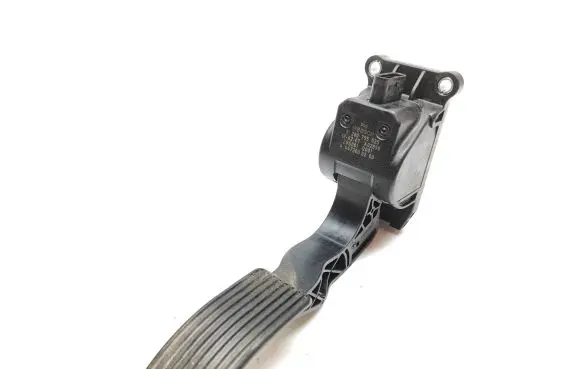 Mercedes-Benz Vito Viano W447 Accelerator throttle pedal A4473000200 ZGS001Q001 0280755025