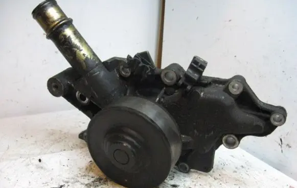 Mercedes-Benz C W202 Water pump 6112010510 22CDI