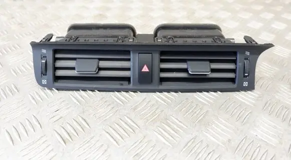 Lexus CT 200H Dash center air vent grill 5567076020 5566176060