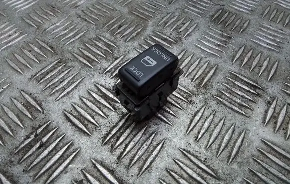 Nissan X-Trail T31 Central locking switch button 