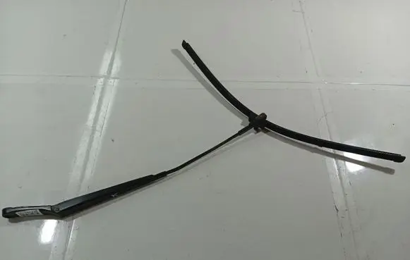 Volkswagen Touran I Front wiper blade arm 1T0955409A
