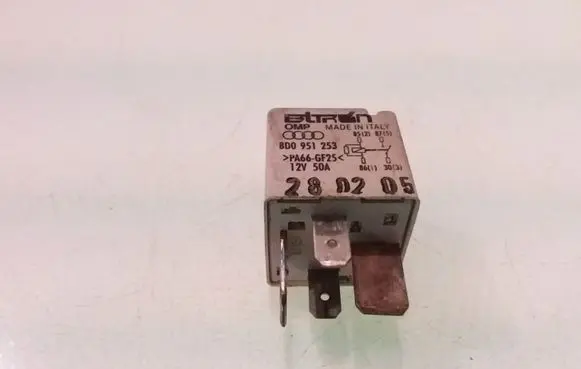 Volkswagen PASSAT B5 Other relay 8D0951253 370