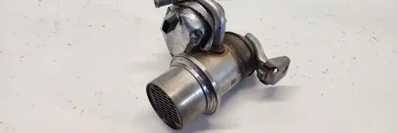 Volkswagen Tiguan Throttle body valve 04L131501M