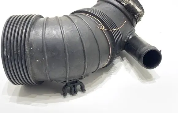 Volkswagen PASSAT B7 Air intake hose/pipe 