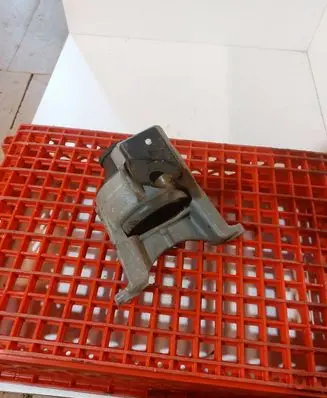Honda Civic IX Engine mount bracket