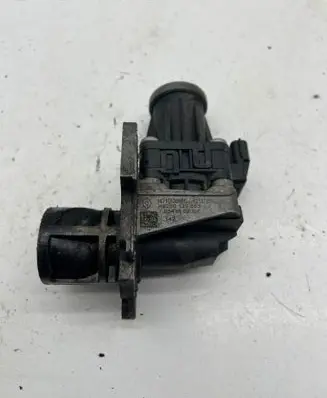 Mercedes-Benz A W176 EGR valve 147105308R
