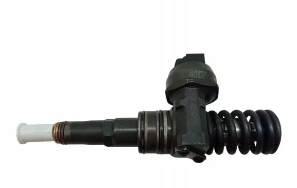 Volkswagen PASSAT B6 Fuel injector 038130073AG