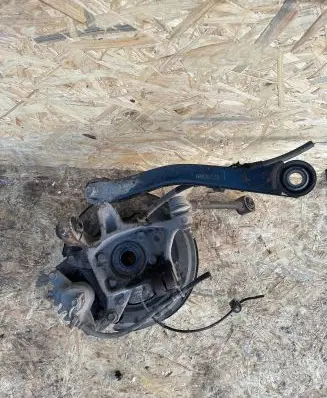 Rear wheel hub spindle/knuckle