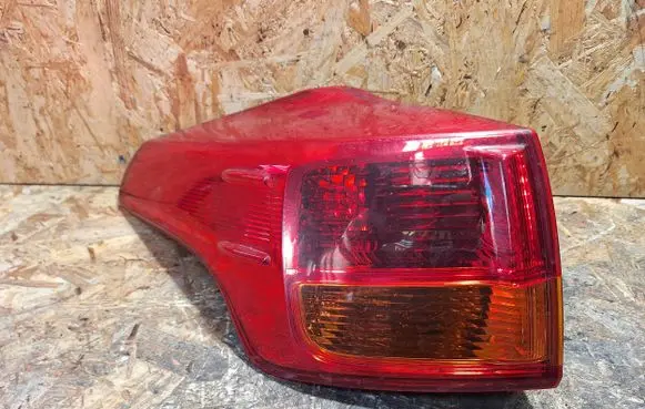 Toyota RAV 4 (XA40) Rear/tail lights