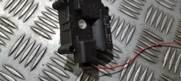 Toyota Corolla Verso E121 Air flap motor/actuator 1138002051 113800-2051