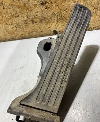 Volkswagen Jetta V Accelerator throttle pedal 1K1721503P