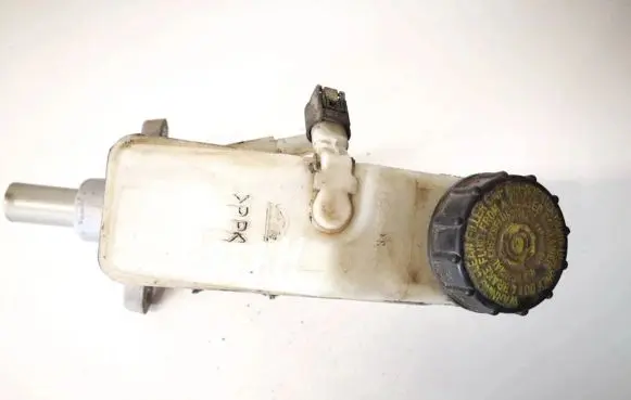 Brake fluid reservoir