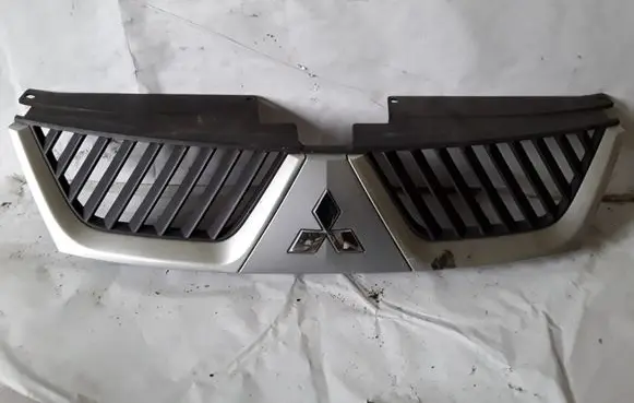 Mitsubishi Outlander Front bumper upper radiator grill 7450A037ZZ 7450A038