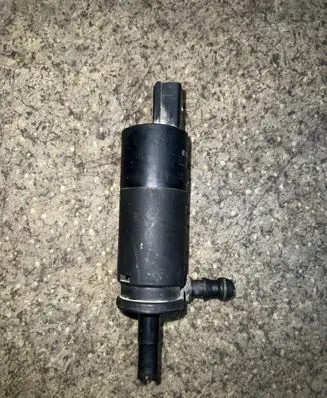 BMW 7 E65 E66 Headlight washer pump 8377613