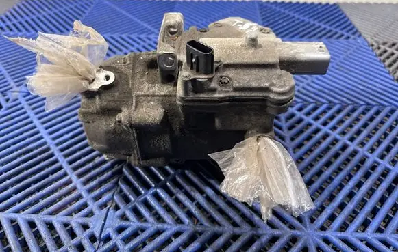 Toyota Prius (XW30) Air conditioning (A/C) compressor (pump) ES14C 0422000420 HFC134A