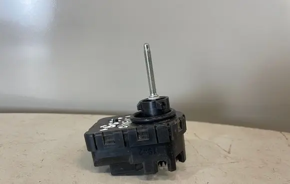 Toyota Verso Headlight level adjustment motor 