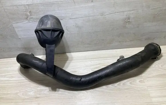 Audi A5 Intercooler hose/pipe 8W0145673l