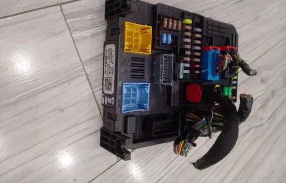 Peugeot 307 Comfort/convenience module 9832881080