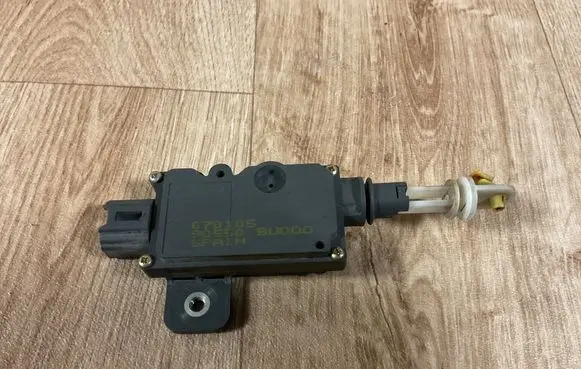 Nissan Almera Tino Central locking motor 90550 070105