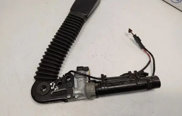 BMW 5 F10 F11 Front seatbelt buckle 9115305 72119115305